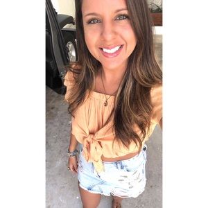 🦋SOLD🦋LA Hearts - Orange Crop Top